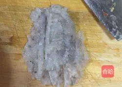 Illustration of how to make tender shrimp cakes 1