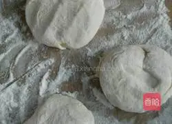 Illustration of how to make mung bean cake 5