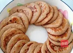 Illustration of how to make banana walnut milk waffles 13