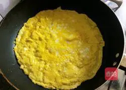 Illustration of how to make fruit and vegetable duck egg sushi rolls 4