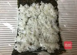 Illustration of how to make ham and cheese sushi rolls 3