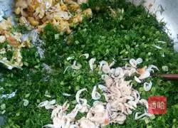 Illustration of how to make fennel and shrimp pie 10