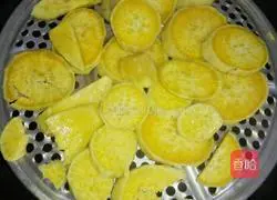 Illustration of how to make sweet potato cartoon cake 3