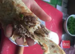 Illustration of how to make beef and chive pancakes 6