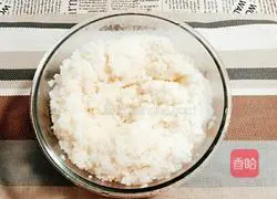 Illustration of how to make salmon sushi 2