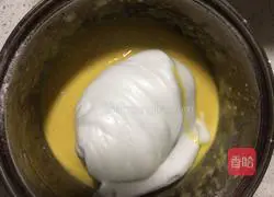 Illustration of how to make meat floss cake rolls 4