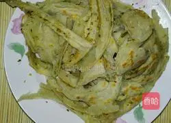 Illustration of how to make hand-shred green onion cake 11