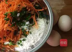 Illustration of how to make carrot and egg pancakes 3