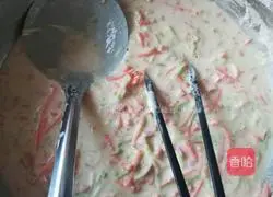 Illustration of how to make melon, carrot and ham pancakes 3