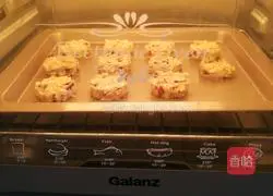 Illustration of how to make oatmeal and nectarine cakes 12