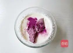 Illustration of how to make purple potato and taro angel cake rolls 15