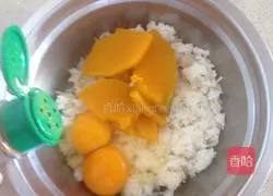 Illustration of how to make rice and egg pancakes 1 