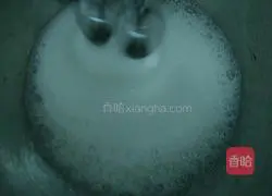 Illustration of how to make hand-painted cherry cake roll 4