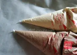 Illustration of how to make two-color cocoa cake roll 15