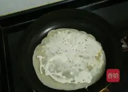 Illustration of how to make scallion pancakes 7