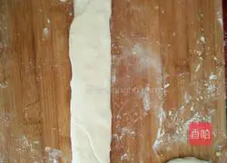 Illustration of how to make scallion pancakes 5