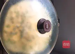 Illustration of how to make egg and green onion pancakes 6