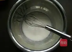 Illustration of how to make eight-inch fresh milk chiffon cake 3