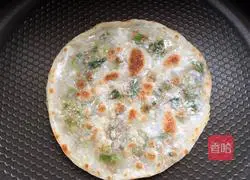 Illustration of how to make dumpling skin scallion pancakes 12