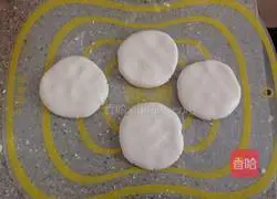 Illustration of making glutinous rice cakes 3