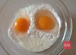 Illustration of how to make cabbage and egg pancakes 3