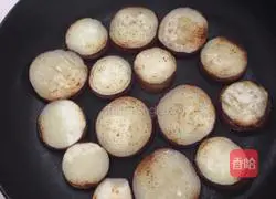 Illustration of making Hunan fried eggplant cake 5