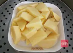 Illustration of how to make bacon potato pancakes 2