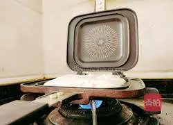 Illustration of how to make dragon fruit and mango pancakes 10