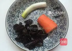 Illustration of how to make carrot and fungus egg cake 1