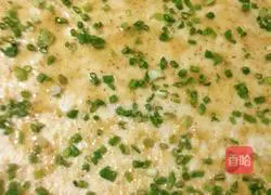 Illustration of how to make green onion pancakes 5