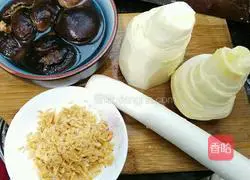 Illustration of how to make mushroom and diced meat pie 5