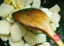 Illustration of how to make fried rice cake with eggs 7