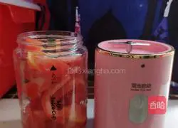 Illustration of how to make tomato and egg pancakes 1