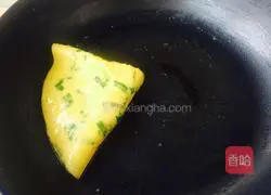 Illustration of how to make Korean egg and green onion pancake 9