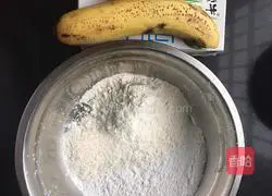 Illustration of how to make banana milk egg pancake 1