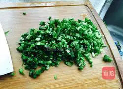 Illustration of how to make chive egg pancake 1