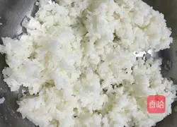 Illustration of how to make seaweed sushi roll 3