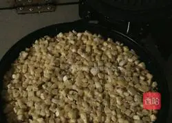 Illustration of how to make egg steamed buns 3