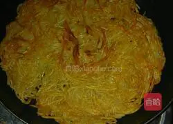 Illustration of how to make potato shredded cake 6