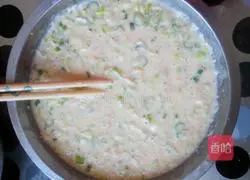 Illustration of how to make scallion, egg and shrimp cake 3