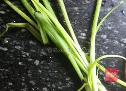 Illustration of how to make egg pancakes 3