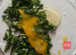 Illustration of how to make chive egg pancake 10