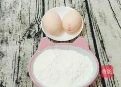 Illustration of how to make mushroom, shrimp and loofah pancakes 4