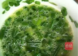 Illustration of how to make scallion egg pancake 2