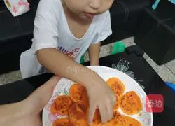 Illustration of how to make tomato and egg pancakes 7