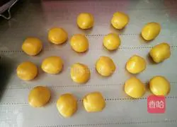 Illustration of making jujube egg yolk cake 13