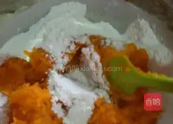 Illustration of how to make love pumpkin cake 10