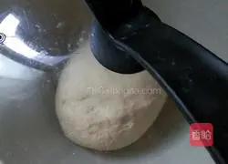 Illustration of how to make hot scallion pancakes 3