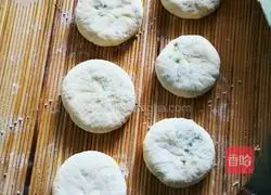 Illustration of making dough scallion pancakes 4