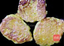 Illustration of how to make carrot and egg pancakes 6